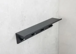 Beslag Design Badeværelsestilbehør-Base - krogskinne med hylde