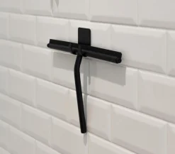 Beslag Design Badeværelsestilbehør-Base - Bruseaftrækker med holder