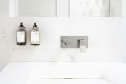 Beslag Design Badeværelsestilbehør-Base - Sæbepumpeholder