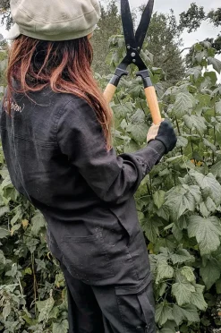 by Benson Planter & Blomster-Haveoveralls - Stone