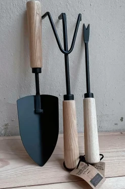 by Benson Planter & Blomster-Ukrudtsjern