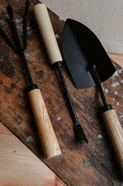 by Benson Planter & Blomster-Ukrudtsjern