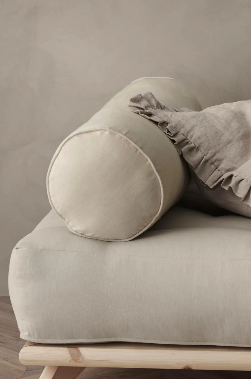 Ellos Pyntepuder & Betræk-Home Pølsepude Candice Cylinder i vasket hør