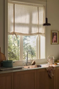 Ellos Gardinkapper-Home Roll up-gardin Elly Thin Stripe Rollup i genanvendt halvlinned