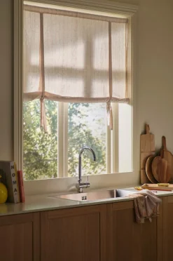 Ellos Gardinkapper-Home Roll up-gardin Elly Thin Stripe Rollup i genanvendt halvlinned