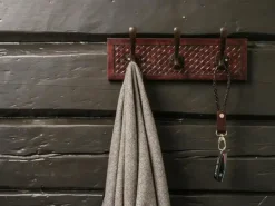 Halvor Bakke Entrémøbler-Knagerække i vævet læder