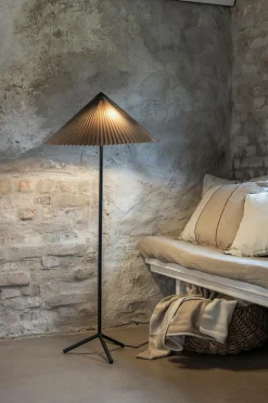 Markslöjd Gulvlamper-Gulvlampe Plisado