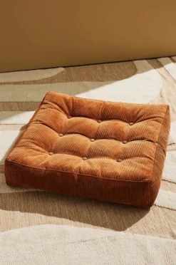 Pastill Puffer & Fodskamler-Luca gulvpude manchester 64x64x15 cm