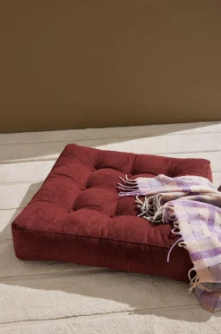 Pastill Puffer & Fodskamler-Luca gulvpude manchester 64x64x15 cm