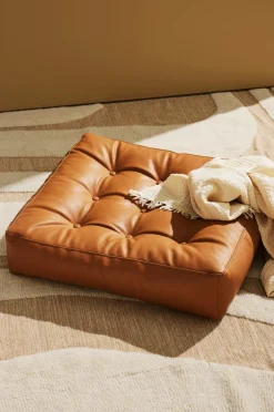 Pastill Puffer & Fodskamler-Luca gulvpude i vegansk læder 64x64x15 cm