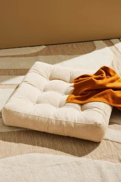 Pastill Puffer & Fodskamler-Luca gulvpude manchester 64x64x15 cm