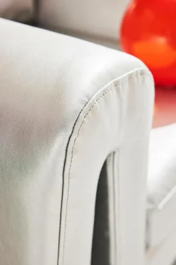 Pastill Sofaer & Lænestole-Mika lænestol i vegansk læder