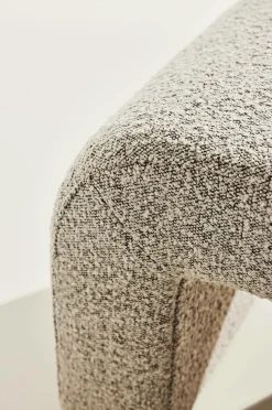 Pastill Puffer & Fodskamler-Odette puf i bouclé 45x41 cm