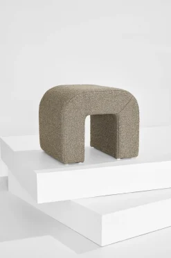 Pastill Puffer & Fodskamler-Odette puf i bouclé 45x41 cm