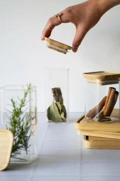 Pebbly Køkkenopbevaring-Sæt med 2 firkantede glasbokse S med bambuslåg - 320 ml