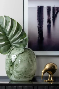 Present Time Pynteting-Statue Kiwi Bird