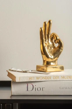 Present Time Pynteting-Statue Perfecto