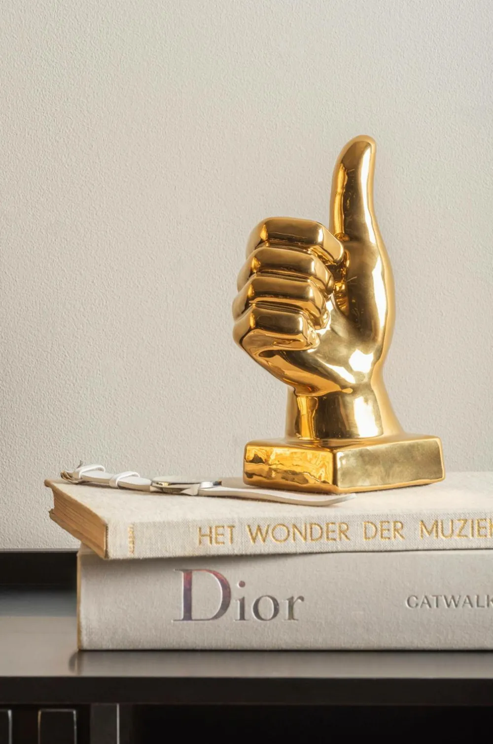 Present Time Pynteting-Statue Okay