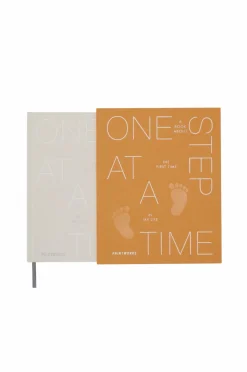 PRINTWORKS Småopbevaring-Et skridt ad gangen - En bog om den første tid i mit liv